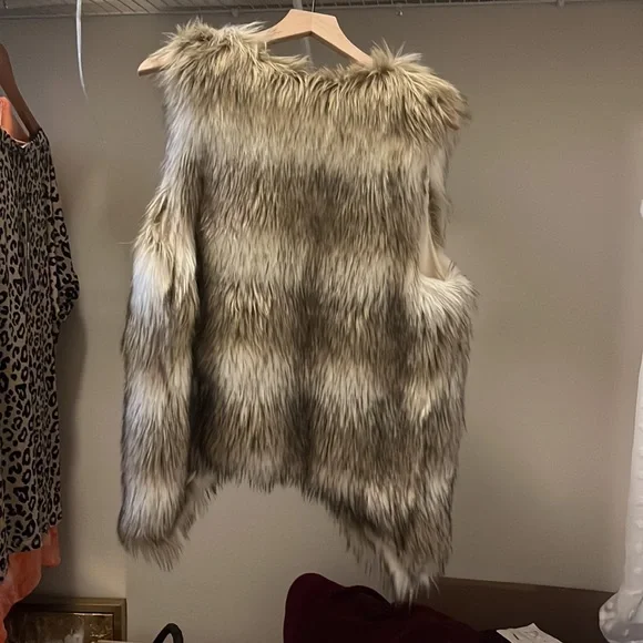 Skies are Blue fur coat - Picture 4 of 4